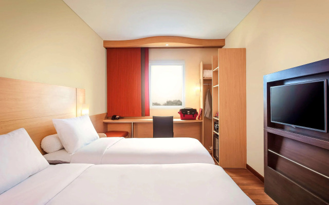 ibis Makassar City Center