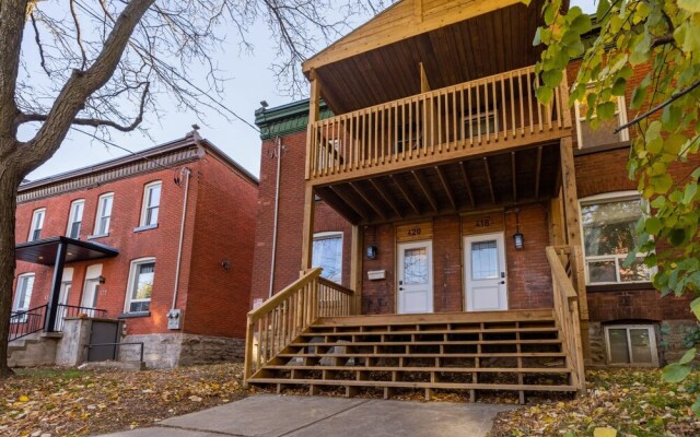 Cozy Warm - 2BR Apt With King Bed - Steps From Byward Market