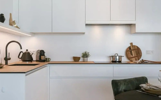 Modern Apartment With South Facing Terrace
