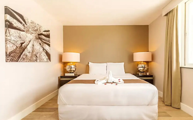 Las Islas Condominiums