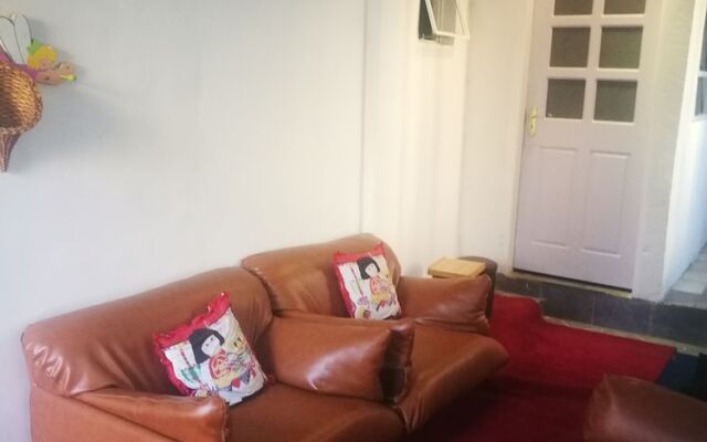 Naisar Sparkling White Apartment