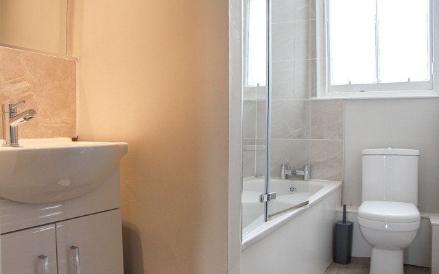 3 Bedroom Flat In Edinburghs New Town