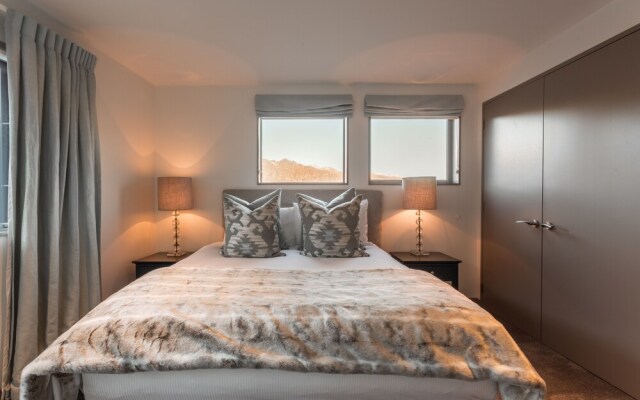 Penthouse on Hallenstein by Touch of Spice