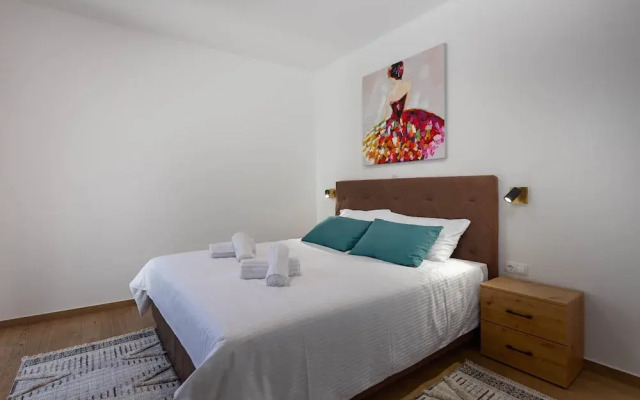 Seafront Apartment Nana 1