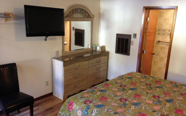 Cedar Wood Inn