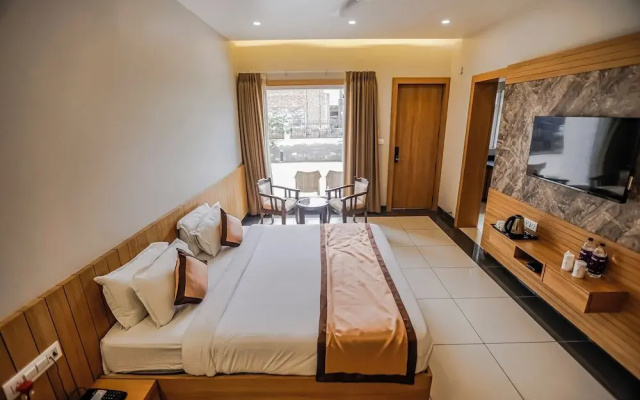 Hotel Mukut Mani Govardhan