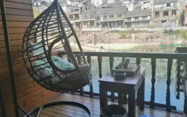 Xiongdi Renjia Diaojiaolou Inn