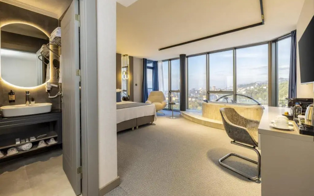 Rossi Luxury Hotel
