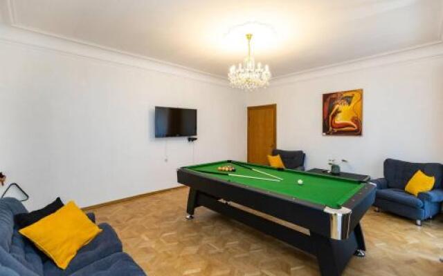 Wehost City Center Billiard Apartment