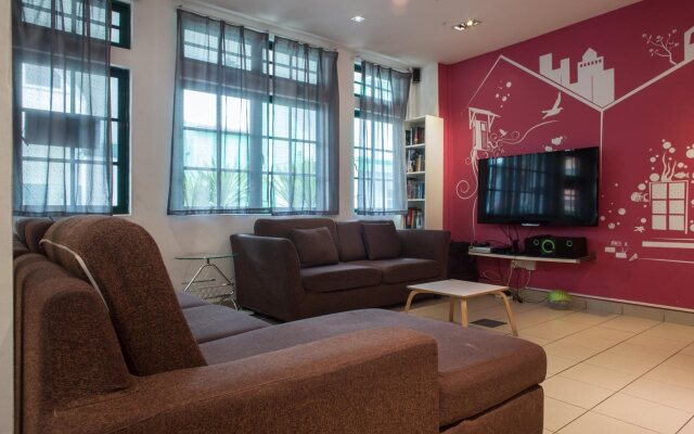 Footprints Hostel