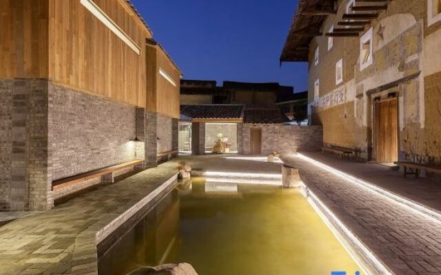 Yunshui Ruyi Travel And DL Tulou Culture B&B