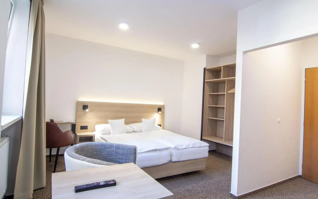 Hotel Avion