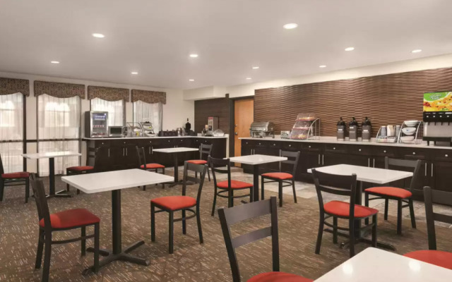 Country Inn & Suites by Radisson Auburn IN