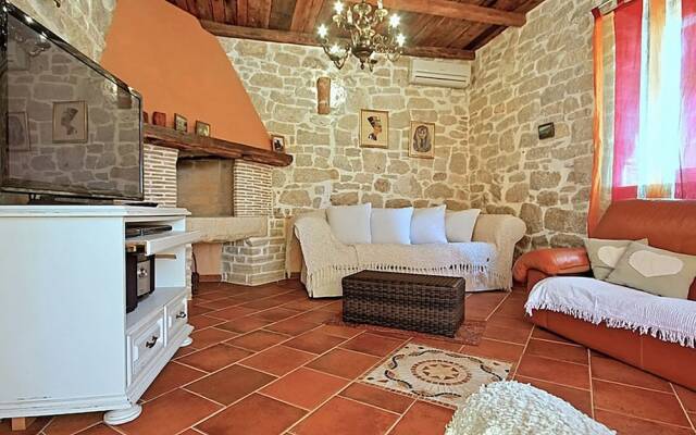 Rustic Villa in Dracevac With Outdoor Pool
