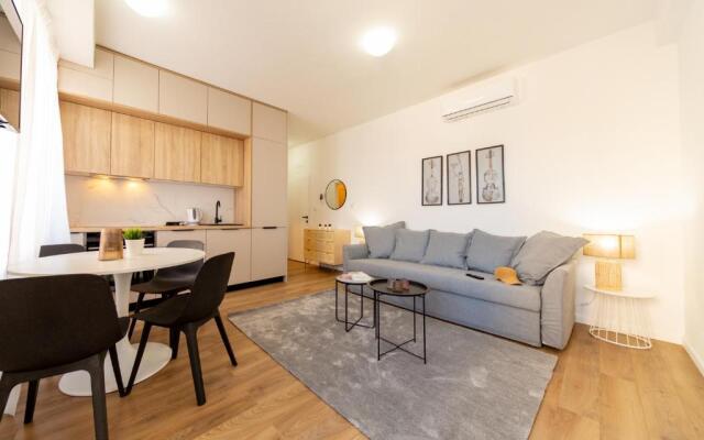 Central Seaside Residence