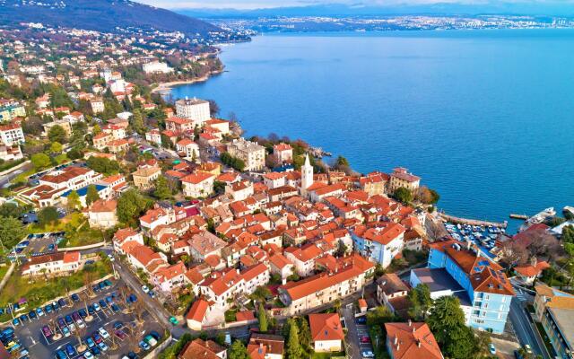 Pool & Wellness Vila Lovran