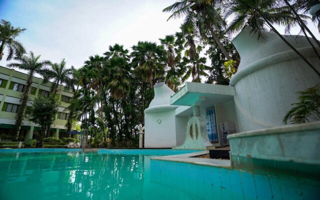 Hotel Parisutham