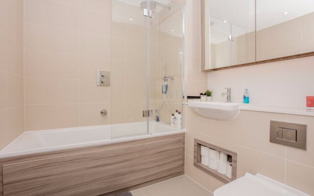 2 Bedroom Flat in Battersea on 20th Floor