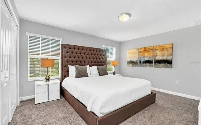 1569 SD - Modern Champions Gate Escape