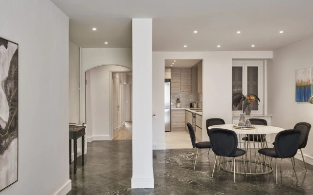 Chic n Bright 3 Bd Apt with Hilton View