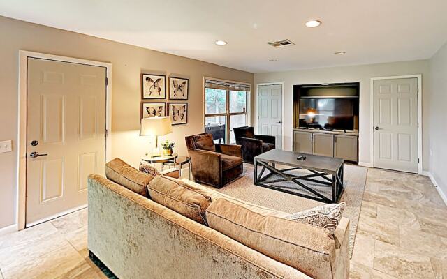 3BR 2BA Remodeled Rosedale House by RedAwning
