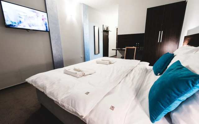 BOUTIQUE HOTEL11 with rooftop SPA