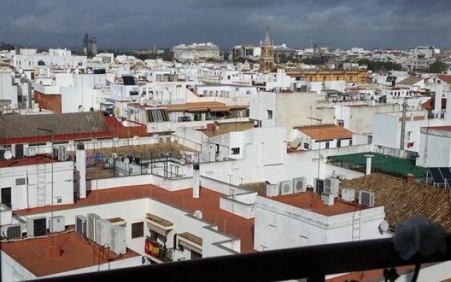 Studio in Sevilla, With Wonderful City View, Balcony and Wifi - 97 km