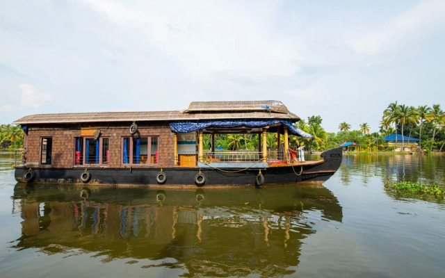 Oyo 22044 Sree Vinayaka Houseboat 1 Bhk