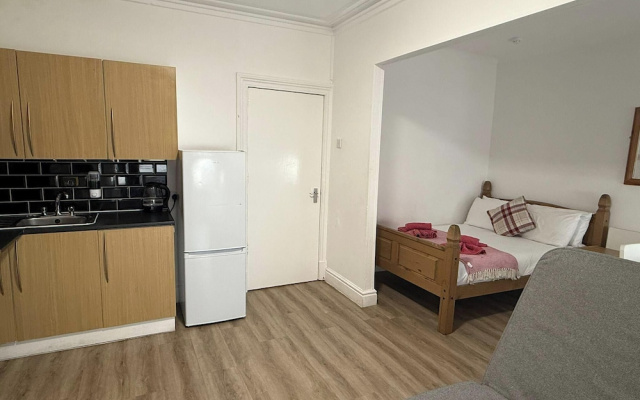 Blackpool - Apartment - Sleeps 6- Coastal Stay