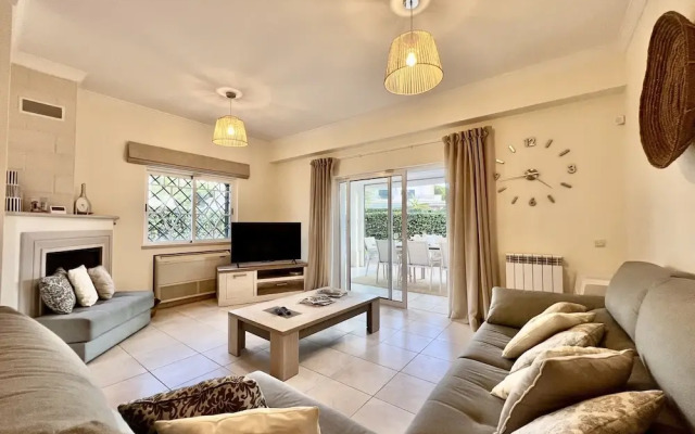 Vilamoura Deluxe Villa by Homing