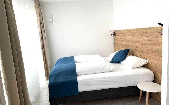 Hotel 83