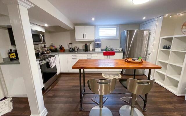 Spacious & Renovated 1BD Suite w/parking