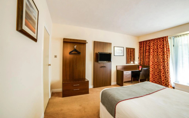 OYO The Bridge House Hotel