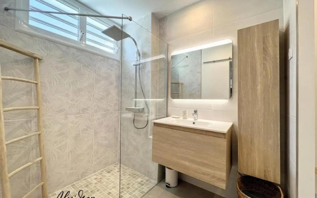 Aly'Zen - Studio de charme. Pieds dans l'eau (mer)