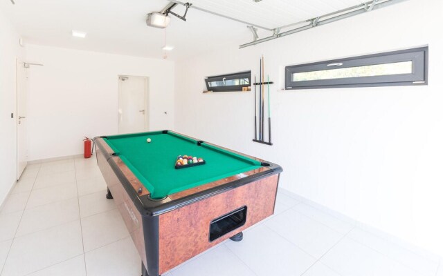 Amazing Home in Kastel Novi With Wifi and 8 Bedrooms