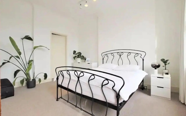 Walk to London Bridge En Suite Apartment with Kitchen