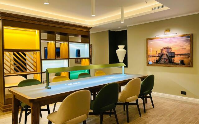 Holiday Inn Naples by IHG