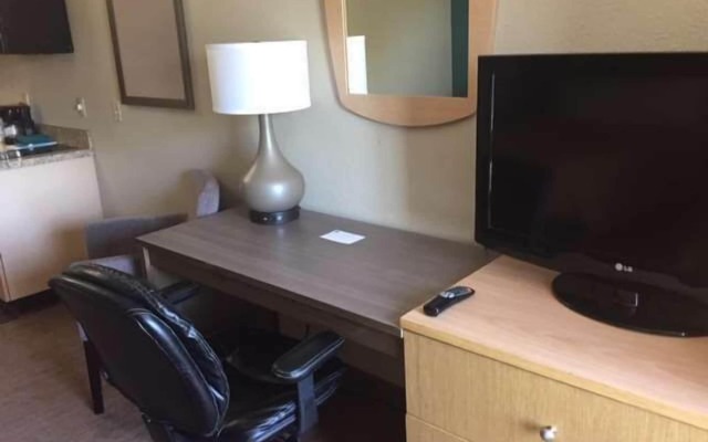 Studio 6 Lenexa, KS - Overland Park