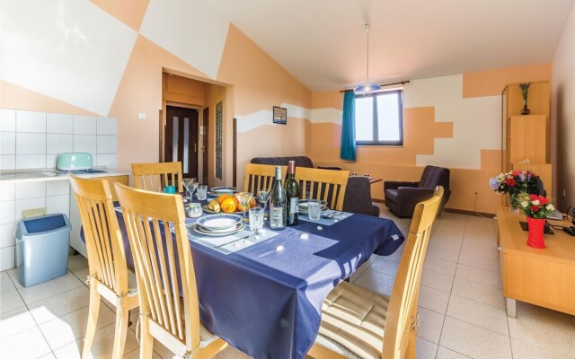 Beautiful Home in Vinkuran With Wifi and 2 Bedrooms