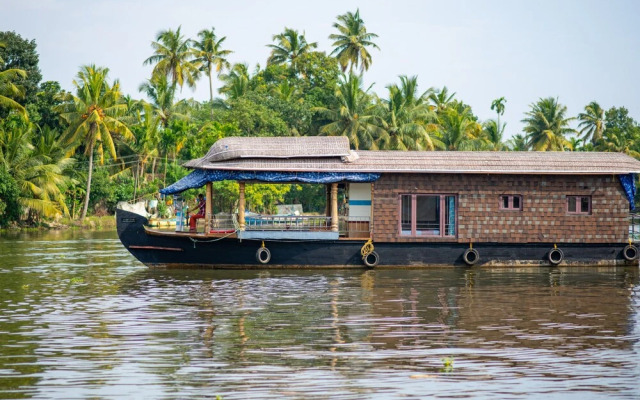 Oyo 22044 Sree Vinayaka Houseboat 1 Bhk
