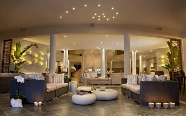 The Bannister Hotel & Yacht Club