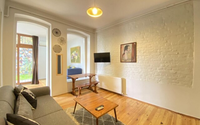 Flat With Backyard Close to Galata Tower