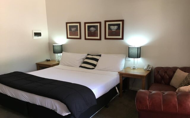 Norwood House Motel & Reception Centre