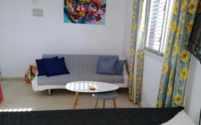 Larnaca, Pervolia 1 bedroom seaside apartment