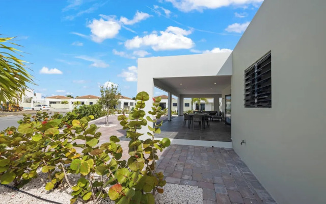 Villa Amber with pool at mambo beach