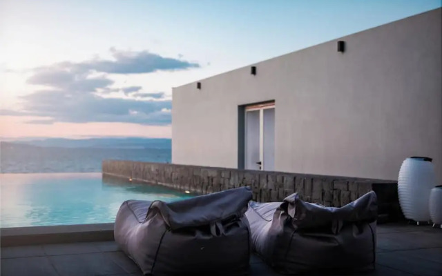 Horizon Luxury Seafront Villa