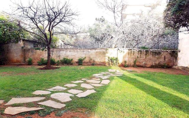 Glyfada Spacious Apartment Garden