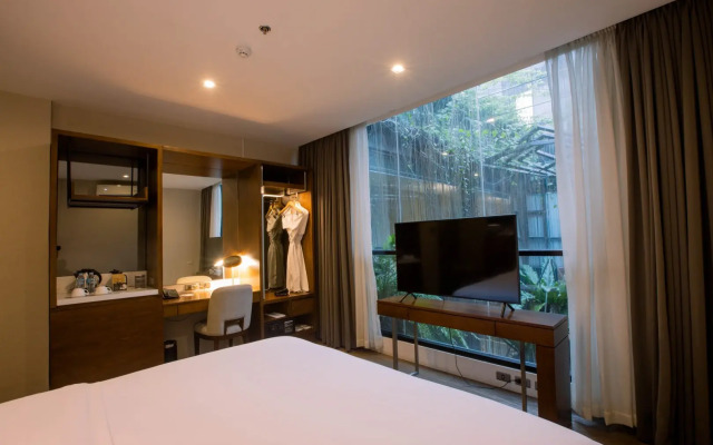 The Henry Hotel Roost Bacolod