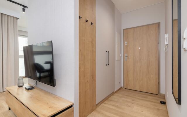 Bright Apartment Kraków by Renters