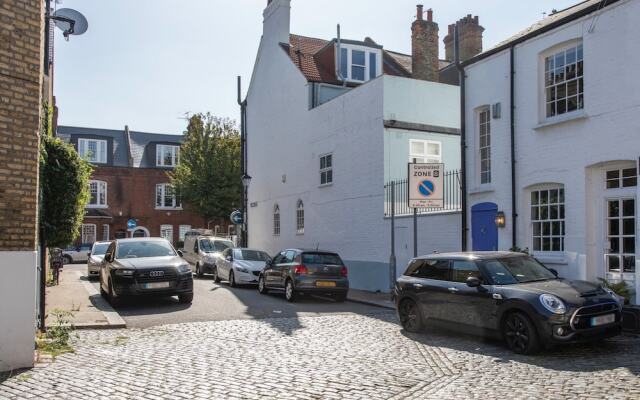 3Bedroom Mews House with Garden